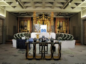 「お寺で家族葬」祭壇の一例